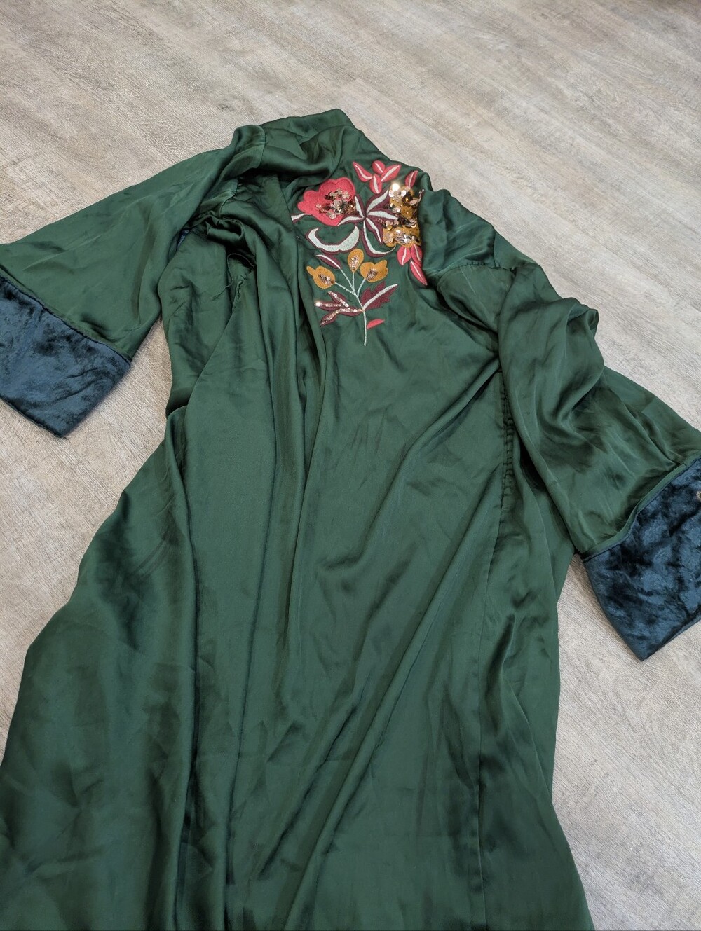 Rare Anthropologie Embroidered Green Satin Kimono Size S/M - Picture 4 of 12